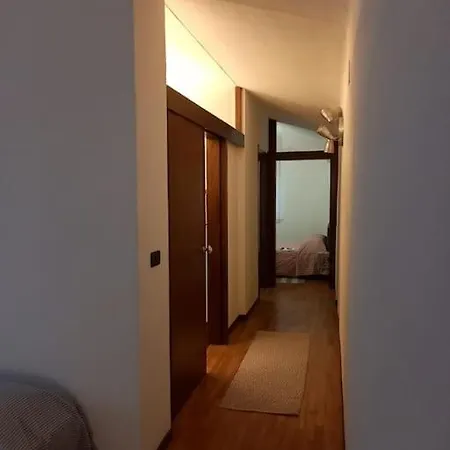 Torno Subito... Citra: 011015-lt-1819 Apartment